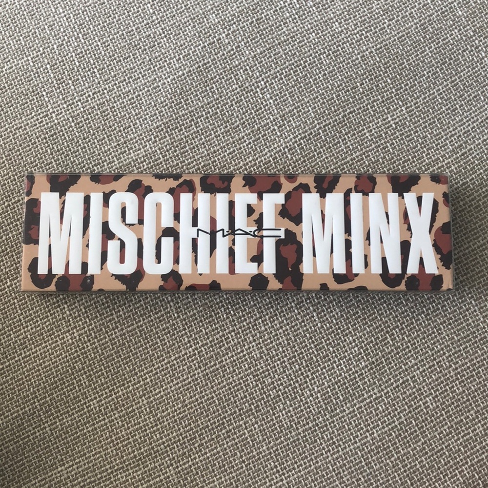 MAC Girls Mischief Minx Eyeshadow Palette